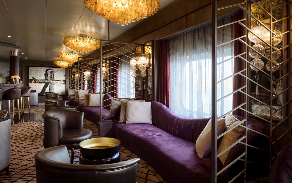 RSSC, Seven Seas Voyager, Voyager Lounge 2.jpg